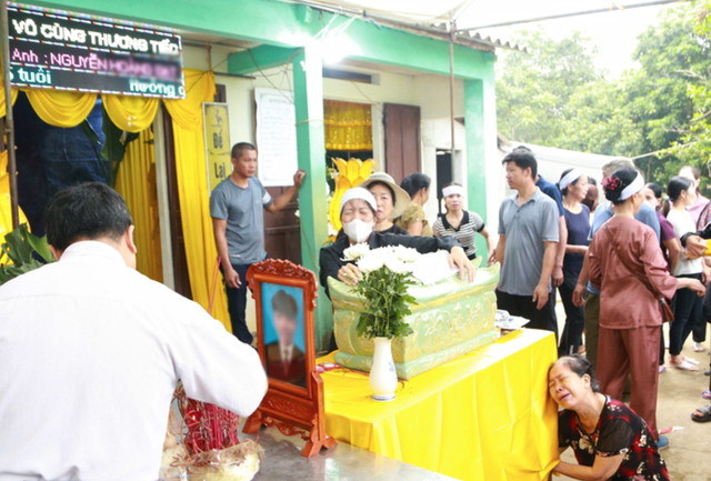 Rộ tin nhận tiền tỷ của gia đình nghi phạm để hòa giải, mẹ nam sinh lớp 8 bị đánh tử vong nói gì?- Ảnh 2. Rộ tin nhận tiền tỷ của gia đình nghi phạm để hòa giải, mẹ nam sinh lớp 8 bị đánh tử vong nói gì?- Ảnh 2.