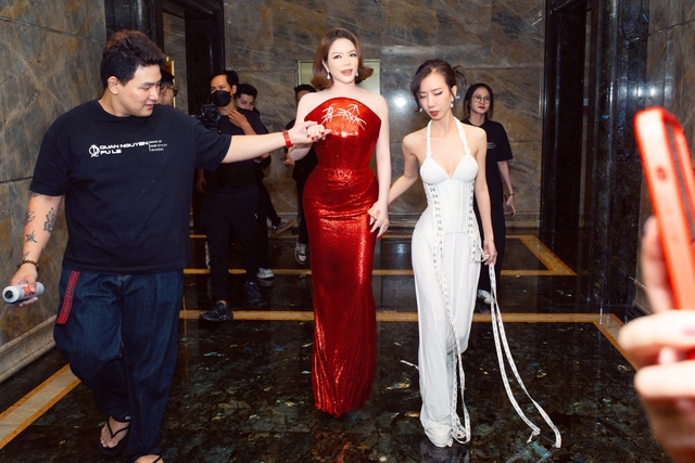 Lý Nhã Kỳ diện trang sức 2 tỷ đồng: "Tôi phải mua đến 5 két sắt mới đựng hết kim cương trong nhà"- Ảnh 1. Lý Nhã Kỳ diện trang sức 2 tỷ đồng: "Tôi phải mua đến 5 két sắt mới đựng hết kim cương trong nhà"- Ảnh 1.