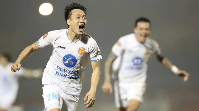 Thăng trầm sau lùm xùm "vạ miệng", chân chạy cánh đa năng ở V.League sắp có trận ra mắt tuyển Việt Nam?- Ảnh 3. Thăng trầm sau lùm xùm "vạ miệng", chân chạy cánh đa năng ở V.League sắp có trận ra mắt tuyển Việt Nam?- Ảnh 3.