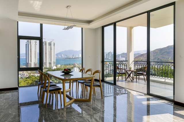 Độc lạ căn nhà có hệ tường cong "lưng tựa núi, mặt hướng biển": 18 tháng hoàn thiện, chi phí 20 tỷ- Ảnh 4. Độc lạ căn nhà có hệ tường cong "lưng tựa núi, mặt hướng biển": 18 tháng hoàn thiện, chi phí 20 tỷ- Ảnh 4.