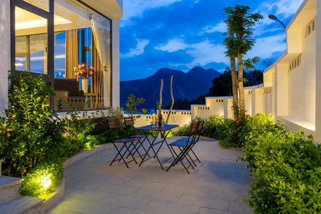 Độc lạ căn nhà có hệ tường cong "lưng tựa núi, mặt hướng biển": 18 tháng hoàn thiện, chi phí 20 tỷ- Ảnh 5. Độc lạ căn nhà có hệ tường cong "lưng tựa núi, mặt hướng biển": 18 tháng hoàn thiện, chi phí 20 tỷ- Ảnh 5.