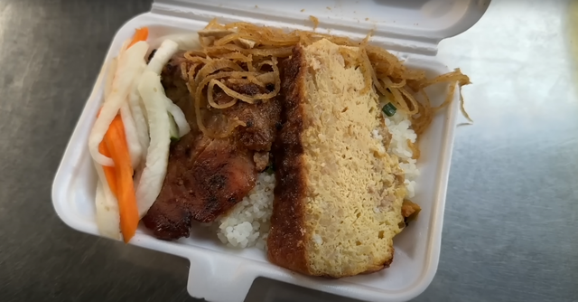 Dắt túi 50 nghìn thử ăn 3 bữa ở Sài Gòn, vị khách Tây nhận kết quả ngoài mong đợi: Dắt túi 50 nghìn thử ăn 3 bữa ở Sài Gòn, vị khách Tây nhận kết quả ngoài mong đợi: