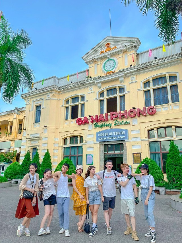 Chuyến tàu giá hơn 100.000đ chạy hơn 2 tiếng lúc nào cũng thấy đông: Có gì mà thu hút du khách đến vậy?- Ảnh 9.