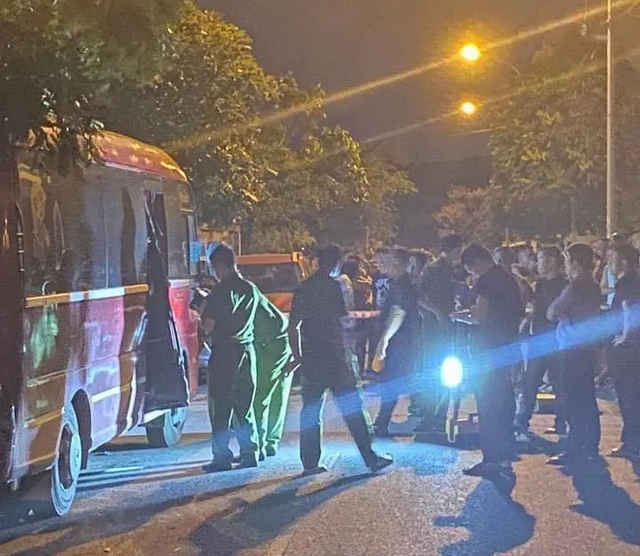 Vụ bé 5 tuổi tử vong vì bị bỏ quên trên xe suốt 11 tiếng: Chủ tịch tỉnh chỉ đạo "nóng"- Ảnh 1. Vụ bé 5 tuổi tử vong vì bị bỏ quên trên xe suốt 11 tiếng: Chủ tịch tỉnh chỉ đạo "nóng"- Ảnh 1.