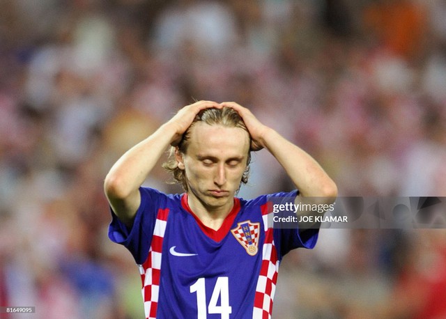 Khoảnh khắc Euro: Modric 2 lần ôm mặt khóc vì những hiệp phụ đầy nghiệt ngã- Ảnh 1. Khoảnh khắc Euro: Modric 2 lần ôm mặt khóc vì những hiệp phụ đầy nghiệt ngã- Ảnh 1.