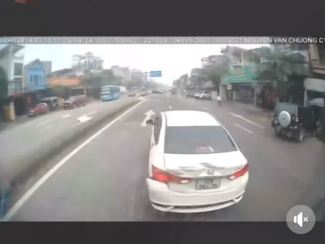 Xe phía trước đi rề rà rồi phanh gấp khiến tai nạn xảy ra, luật sư khẳng định: Xe đi sau phải đền- Ảnh 1. Xe phía trước đi rề rà rồi phanh gấp khiến tai nạn xảy ra, luật sư khẳng định: Xe đi sau phải đền- Ảnh 1.