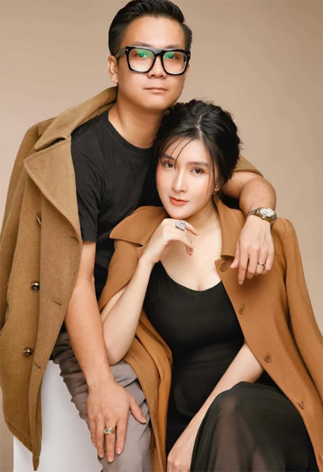 Con dâu cưới 10 năm mới sinh em bé, mẹ chồng miền Tây thưởng nóng tiền tỷ, nhà lầu, sổ đỏ, xe hơi- Ảnh 1. Con dâu cưới 10 năm mới sinh em bé, mẹ chồng miền Tây thưởng nóng tiền tỷ, nhà lầu, sổ đỏ, xe hơi- Ảnh 1.