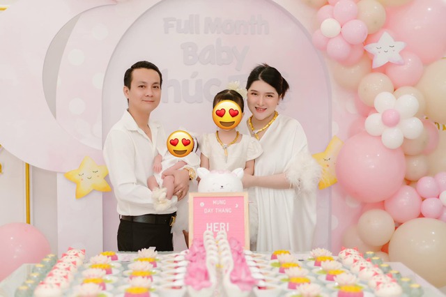 Con dâu cưới 10 năm mới sinh em bé, mẹ chồng miền Tây thưởng nóng tiền tỷ, nhà lầu, sổ đỏ, xe hơi- Ảnh 4. Con dâu cưới 10 năm mới sinh em bé, mẹ chồng miền Tây thưởng nóng tiền tỷ, nhà lầu, sổ đỏ, xe hơi- Ảnh 4.