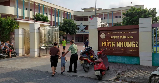Lý do bà ngoại không xem camera vào ngày bé 5 tuổi bị bỏ quên trên xe đưa đón dẫn đến tử vong- Ảnh 3. Lý do bà ngoại không xem camera vào ngày bé 5 tuổi bị bỏ quên trên xe đưa đón dẫn đến tử vong- Ảnh 3.