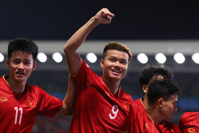 ĐT Việt Nam: Vua phá lưới SEA Games chấn thương đáng tiếc, ngôi sao HAGL được gọi lên thay thế- Ảnh 1. ĐT Việt Nam: Vua phá lưới SEA Games chấn thương đáng tiếc, ngôi sao HAGL được gọi lên thay thế- Ảnh 1.