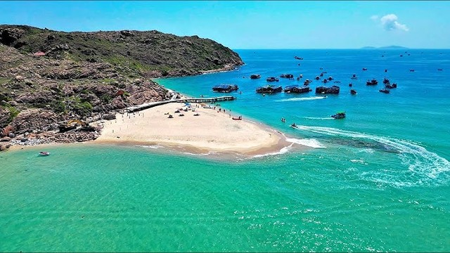 Có một hòn đảo hoang sơ cách thành phố chưa tới 20km, du khách nhận xét: "Nước trong nhìn thấy tận đáy"- Ảnh 1. Có một hòn đảo hoang sơ cách thành phố chưa tới 20km, du khách nhận xét: "Nước trong nhìn thấy tận đáy"- Ảnh 1.