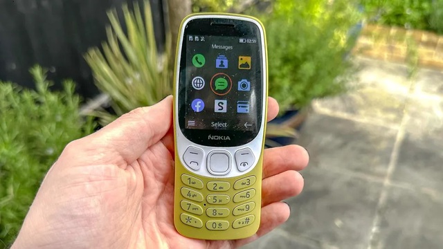 Nhiều người cứ phát cuồng với điện thoại "cục gạch" Nokia: Tôi dùng thử vài ngày là bỏ, không chịu nổi- Ảnh 1.