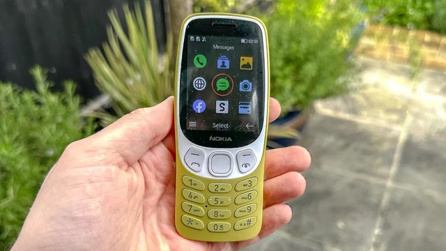 Nhiều người cứ phát cuồng với điện thoại "cục gạch" Nokia: Tôi dùng thử vài ngày là bỏ, không chịu nổi- Ảnh 1. Nhiều người cứ phát cuồng với điện thoại "cục gạch" Nokia: Tôi dùng thử vài ngày là bỏ, không chịu nổi- Ảnh 1.