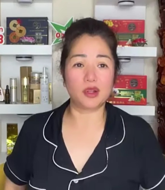 Người phụ nữ quyền lực lo đám tang Đức Tiến: "Đụng tới ai là nắm đầu người ta"- Ảnh 1. Người phụ nữ quyền lực lo đám tang Đức Tiến: "Đụng tới ai là nắm đầu người ta"- Ảnh 1.