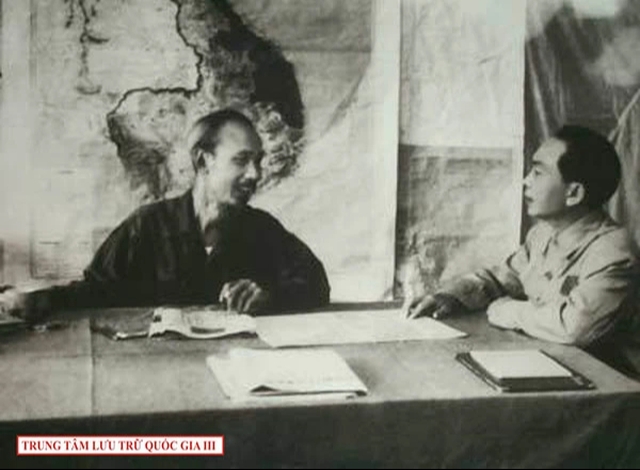 Hình ảnh hiếm về Chủ tịch Hồ Chí Minh và Đại tướng Võ Nguyên Giáp trước trận đánh lịch sử ở Điện Biên Phủ- Ảnh 3. Hình ảnh hiếm về Chủ tịch Hồ Chí Minh và Đại tướng Võ Nguyên Giáp trước trận đánh lịch sử ở Điện Biên Phủ- Ảnh 3.