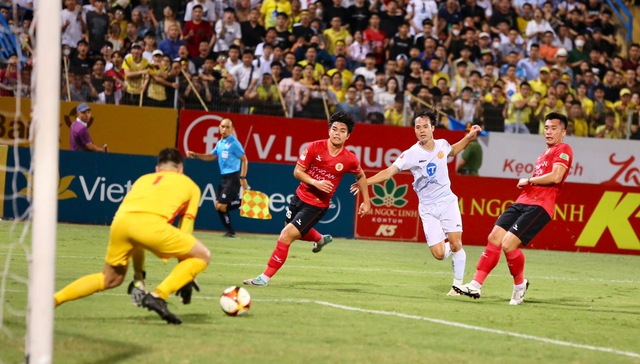 "Họa vô đơn chí", HLV Kim Sang-sik sẽ buộc phải cắn răng dùng "trò cưng" một thời của thầy Park?- Ảnh 2. "Họa vô đơn chí", HLV Kim Sang-sik sẽ buộc phải cắn răng dùng "trò cưng" một thời của thầy Park?- Ảnh 2.