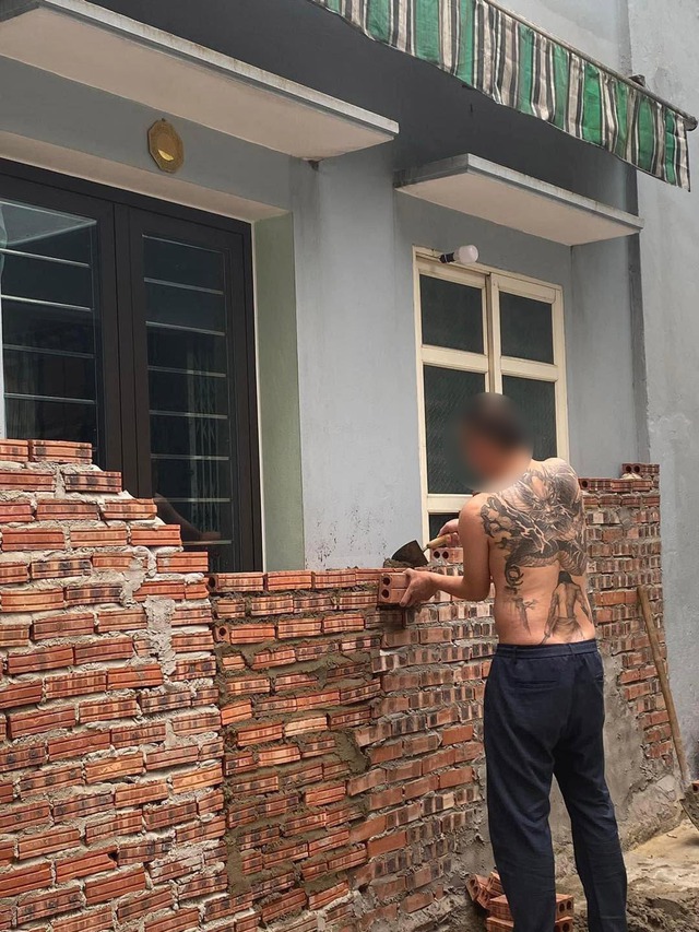 Vụ hai cụ già đứng trong ngôi nhà bị hàng xóm xây tường bịt kín cửa: Hé lộ nguồn cơn sự việc- Ảnh 2. Vụ hai cụ già đứng trong ngôi nhà bị hàng xóm xây tường bịt kín cửa: Hé lộ nguồn cơn sự việc- Ảnh 2.