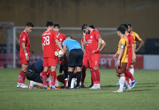 Sau loạt ngợi ca dành cho Bùi Tiến Dũng, là thảm cảnh Sau loạt ngợi ca dành cho Bùi Tiến Dũng, là thảm cảnh