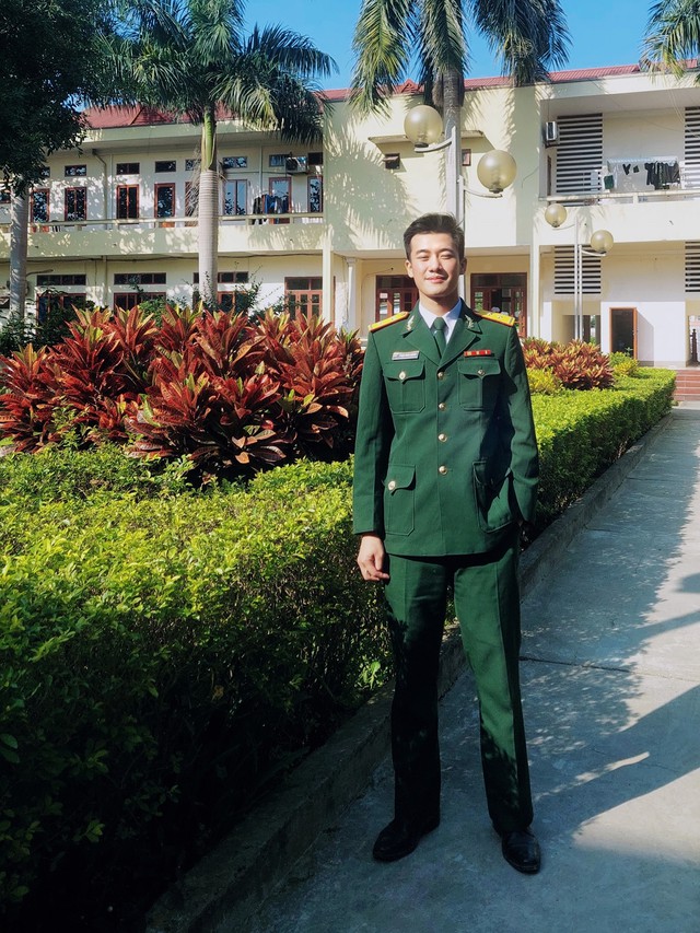 Chàng bộ đội điển trai gây sốt MXH sau lễ diễu binh: Mong tìm được bạn gái thấu hiểu công việc của mình- Ảnh 4. Chàng bộ đội điển trai gây sốt MXH sau lễ diễu binh: Mong tìm được bạn gái thấu hiểu công việc của mình- Ảnh 4.