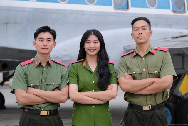 Bất ngờ danh tính cô gái khả ái dẫn đầu Khối nữ Cảnh sát đặc nhiệm trong lễ diễu binh, diễu hành sáng nay- Ảnh 2. Bất ngờ danh tính cô gái khả ái dẫn đầu Khối nữ Cảnh sát đặc nhiệm trong lễ diễu binh, diễu hành sáng nay- Ảnh 2.