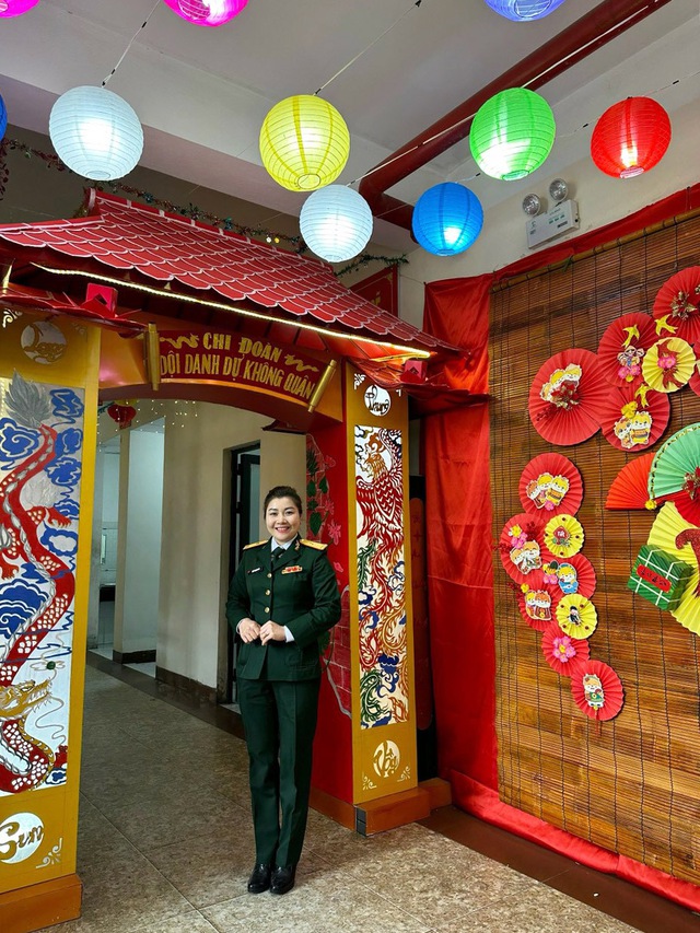 Chủ nhân giọng đọc “đi vào lòng người” trong lễ diễu binh, diễu hành kỷ niệm chiến thắng Điện Biên Phủ- Ảnh 4. Chủ nhân giọng đọc “đi vào lòng người” trong lễ diễu binh, diễu hành kỷ niệm chiến thắng Điện Biên Phủ- Ảnh 4.