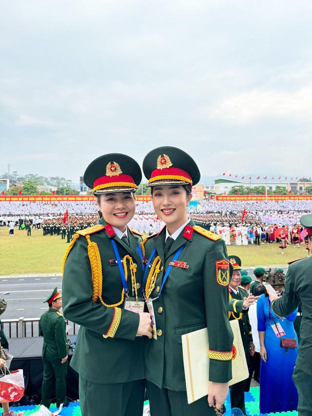 Chủ nhân giọng đọc “đi vào lòng người” trong lễ diễu binh, diễu hành kỷ niệm chiến thắng Điện Biên Phủ- Ảnh 3. Chủ nhân giọng đọc “đi vào lòng người” trong lễ diễu binh, diễu hành kỷ niệm chiến thắng Điện Biên Phủ- Ảnh 3.