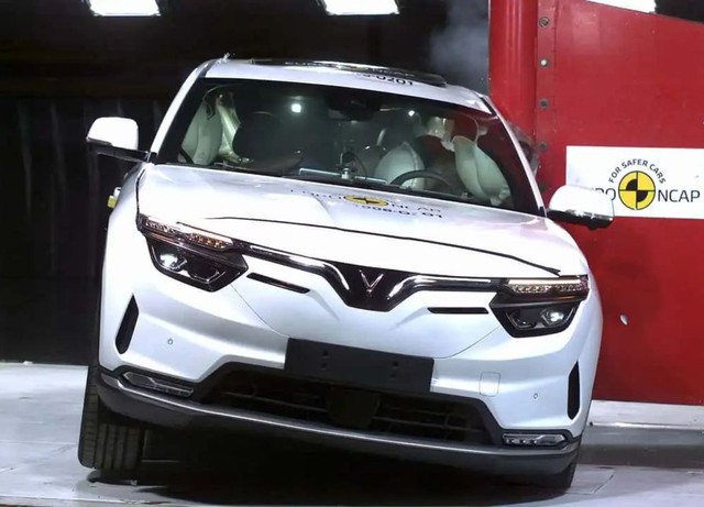 VinFast VF 3 giá chỉ 240 triệu: Xe điện nhỏ có đủ an toàn?- Ảnh 4. VinFast VF 3 giá chỉ 240 triệu: Xe điện nhỏ có đủ an toàn?- Ảnh 4.