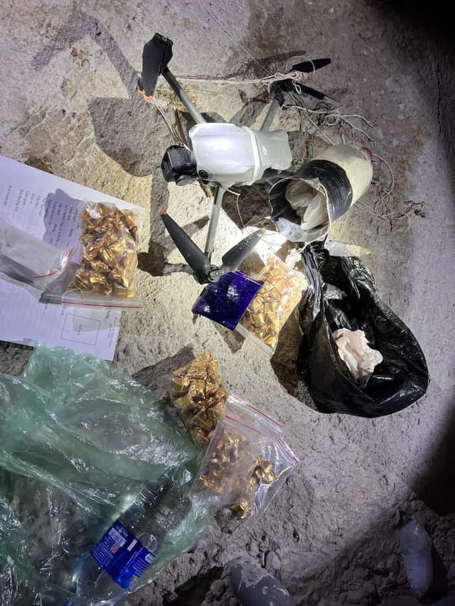 Công an khám xét khu trang trại có nhiều chó canh giữ, phát hiện "bí mật động trời" của một cặp đôi- Ảnh 3. Công an khám xét khu trang trại có nhiều chó canh giữ, phát hiện "bí mật động trời" của một cặp đôi- Ảnh 3.