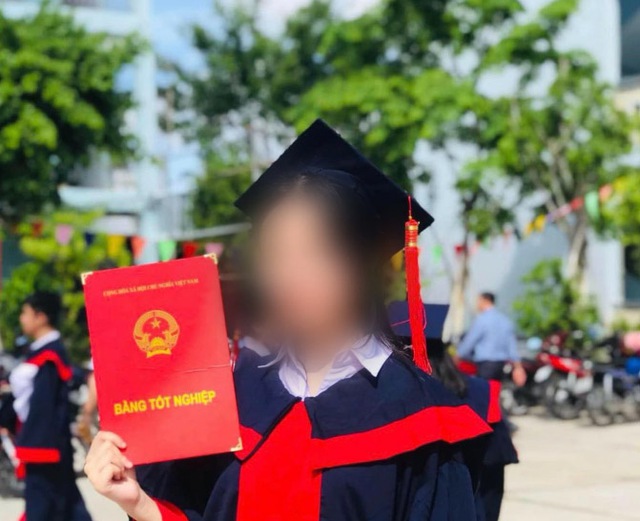 Mẹ của nữ sinh mất tích khi đi thi lớp 10: "Ai lỡ dẫn con tôi đi thì đưa về, gia đình sẽ không truy cứu"- Ảnh 1. Mẹ của nữ sinh mất tích khi đi thi lớp 10: "Ai lỡ dẫn con tôi đi thì đưa về, gia đình sẽ không truy cứu"- Ảnh 1.