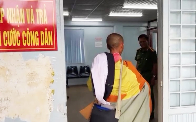 Xuất hiện hình ảnh ông Thích Minh Tuệ đi nhận CCCD tại trụ sở công an, tiết lộ "muốn bộ hành đến Ấn Độ"- Ảnh 2. Xuất hiện hình ảnh ông Thích Minh Tuệ đi nhận CCCD tại trụ sở công an, tiết lộ "muốn bộ hành đến Ấn Độ"- Ảnh 2.