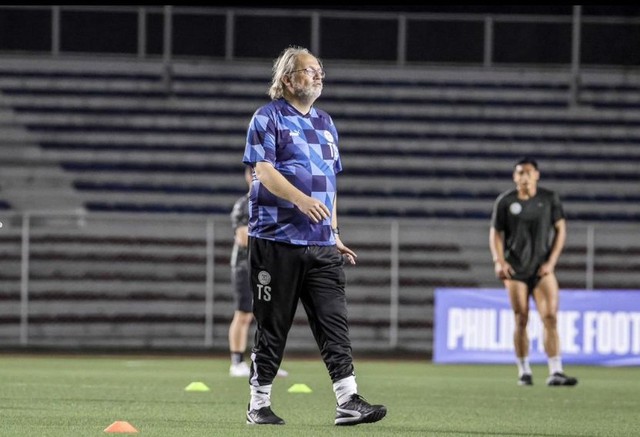 HLV Philippines bị doạ giết vì nghi vấn muốn giúp tuyển Việt Nam loại Indonesia- Ảnh 1. HLV Philippines bị doạ giết vì nghi vấn muốn giúp tuyển Việt Nam loại Indonesia- Ảnh 1.