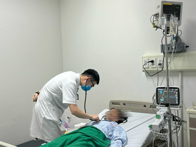 Người phụ nữ ở Hà Nội có phổi đông đặc, tổn thương lỗ chỗ: BS cảnh báo nguy cơ từ căn bệnh lây qua muỗi- Ảnh 1. Người phụ nữ ở Hà Nội có phổi đông đặc, tổn thương lỗ chỗ: BS cảnh báo nguy cơ từ căn bệnh lây qua muỗi- Ảnh 1.