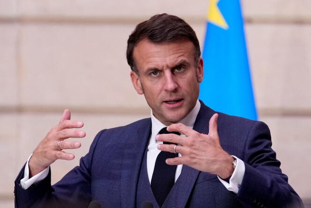 Bạo loạn ở Pháp: Hàng chục nghìn người đập phá, xô xát cảnh sát - Ông Macron nói về khả năng từ chức- Ảnh 9. Bạo loạn ở Pháp: Hàng chục nghìn người đập phá, xô xát cảnh sát - Ông Macron nói về khả năng từ chức- Ảnh 9.