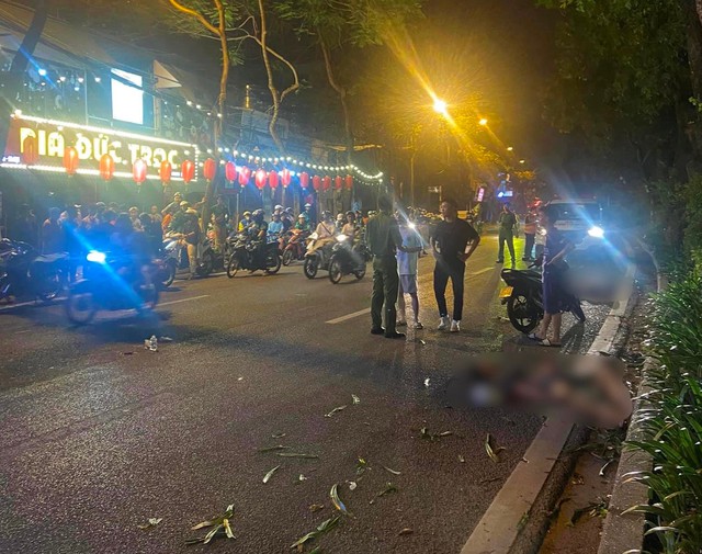 Vụ 3 thanh niên tử vong trên đường Láng: Đã xác định danh tính một nạn nhân 18 tuổi- Ảnh 1. Vụ 3 thanh niên tử vong trên đường Láng: Đã xác định danh tính một nạn nhân 18 tuổi- Ảnh 1.