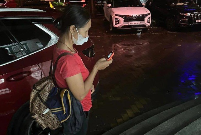 Đang lang thang định ngủ ở bến xe, 3 phụ nữ được người lạ chở đi ăn phở, giúp tìm việc làm ngay trong đêm- Ảnh 3. Đang lang thang định ngủ ở bến xe, 3 phụ nữ được người lạ chở đi ăn phở, giúp tìm việc làm ngay trong đêm- Ảnh 3.