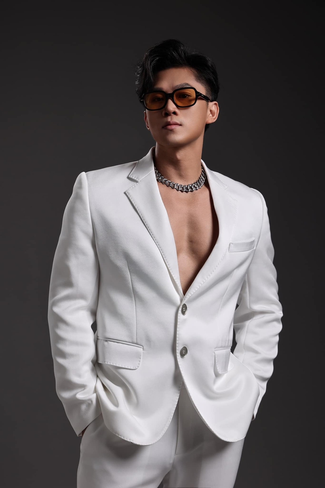 Ca sĩ Du Thiên xông vào bắt trộm có vũ khí- Ảnh 2. Ca sĩ Du Thiên xông vào bắt trộm có vũ khí- Ảnh 2.