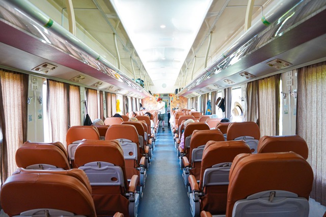 Chuyến tàu di sản qua đường sắt đẹp nhất Việt Nam, vé hơn 100.000 đồng, du khách nhận xét: Rất đáng thử!- Ảnh 7. Chuyến tàu di sản qua đường sắt đẹp nhất Việt Nam, vé hơn 100.000 đồng, du khách nhận xét: Rất đáng thử!- Ảnh 7.