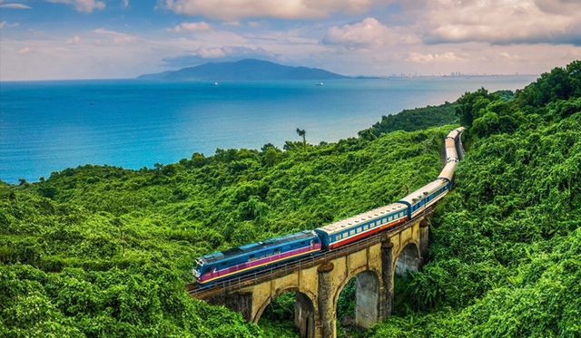 Chuyến tàu di sản qua đường sắt đẹp nhất Việt Nam, vé hơn 100.000 đồng, du khách nhận xét: Rất đáng thử!- Ảnh 2. Chuyến tàu di sản qua đường sắt đẹp nhất Việt Nam, vé hơn 100.000 đồng, du khách nhận xét: Rất đáng thử!- Ảnh 2.