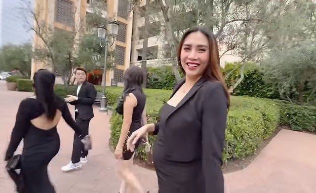 Một nữ siêu mẫu lộ bụng bầu tại Mỹ: Chọn về Việt Nam sinh con khiến ai cũng bất ngờ- Ảnh 3.