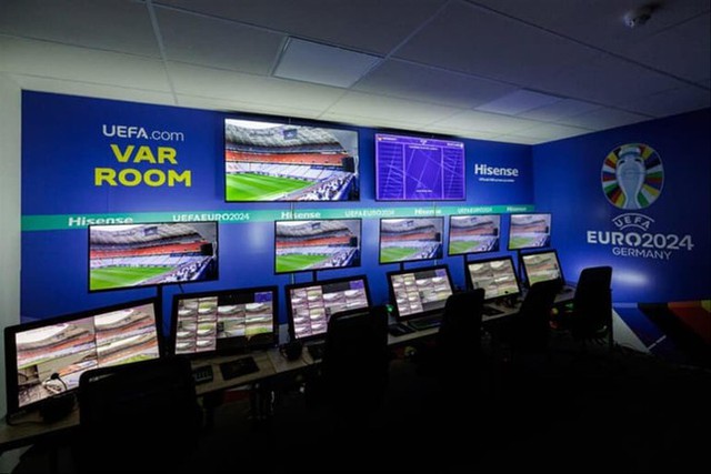Thay đổi lớn trong công nghệ VAR tại EURO 2024 khiến người xem vô cùng thích thú- Ảnh 2.