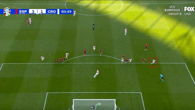 Góc VAR: Tại sao cầu thủ Tây Ban Nha thoát thẻ đỏ mười mươi, và pha ghi bàn của Croatia có bị "cướp"?- Ảnh 3.