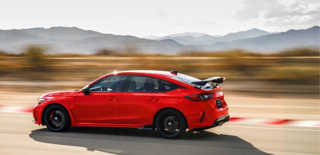 So tài tốc độ 2 chiến binh đường phố Honda Civic Type R và Hyundai Elantra N: Cái tên nào vượt trội hơn?- Ảnh 1. So tài tốc độ 2 chiến binh đường phố Honda Civic Type R và Hyundai Elantra N: Cái tên nào vượt trội hơn?- Ảnh 1.