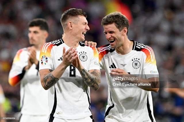 Toni Kroos chơi như "người máy" trong ngày khai mạc Euro, cả trận chỉ chuyền lỗi đúng 1 lần- Ảnh 2. Toni Kroos chơi như "người máy" trong ngày khai mạc Euro, cả trận chỉ chuyền lỗi đúng 1 lần- Ảnh 2.