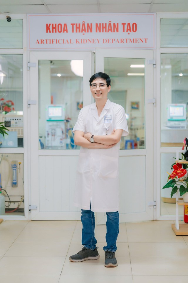 Nam sinh 21 tuổi phải lọc máu cấp cứu do thận hư: Bác sĩ thốt lên "sức chịu đựng phi thường"- Ảnh 2.