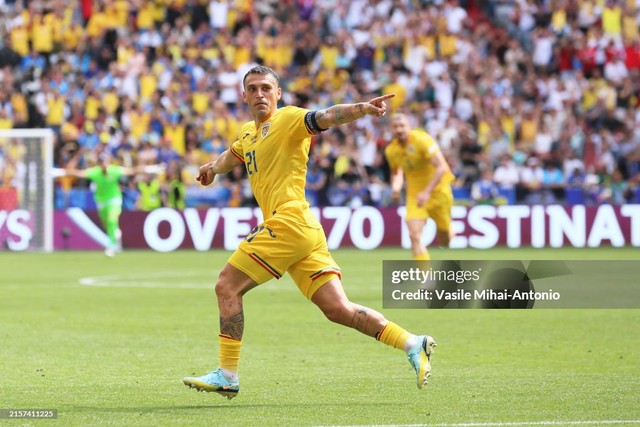 Thủ môn Real Madrid mắc sai lầm ngớ ngẩn, đội tuyển Ukraine thảm bại trong ngày ra quân Euro 2024- Ảnh 2. Thủ môn Real Madrid mắc sai lầm ngớ ngẩn, đội tuyển Ukraine thảm bại trong ngày ra quân Euro 2024- Ảnh 2.