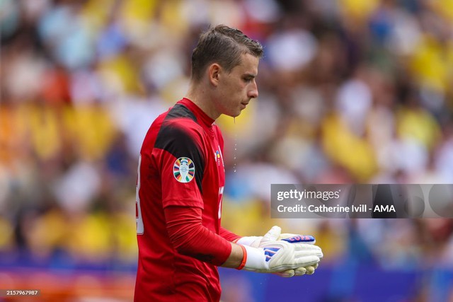 Thủ môn Real Madrid mắc sai lầm ngớ ngẩn, đội tuyển Ukraine thảm bại trong ngày ra quân Euro 2024- Ảnh 1. Thủ môn Real Madrid mắc sai lầm ngớ ngẩn, đội tuyển Ukraine thảm bại trong ngày ra quân Euro 2024- Ảnh 1.