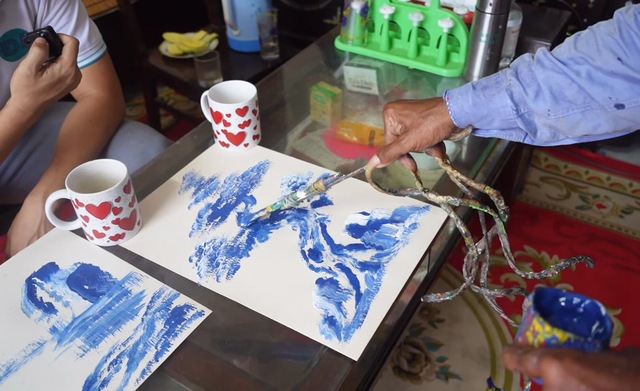 Dị nhân Nam Định móng tay dài 1m vì 33 năm không cắt, giờ muốn bán với giá 7 tỷ đồng- Ảnh 5. Dị nhân Nam Định móng tay dài 1m vì 33 năm không cắt, giờ muốn bán với giá 7 tỷ đồng- Ảnh 5.