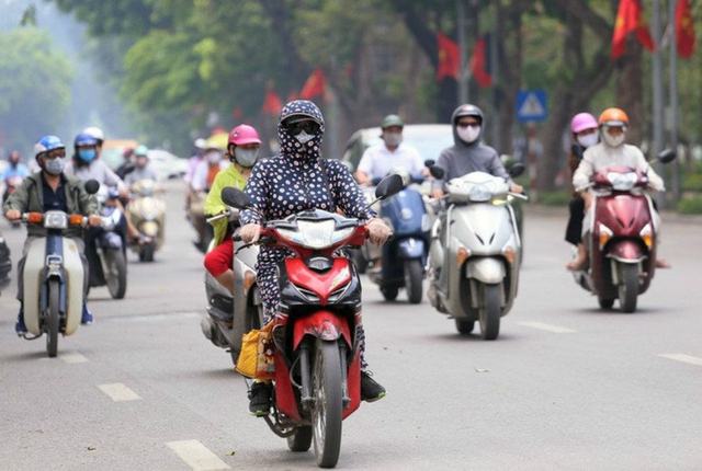 Đợt nắng nóng, oi bức "khủng khiếp" ở miền Bắc bao giờ chấm dứt?- Ảnh 1. Đợt nắng nóng, oi bức "khủng khiếp" ở miền Bắc bao giờ chấm dứt?- Ảnh 1.