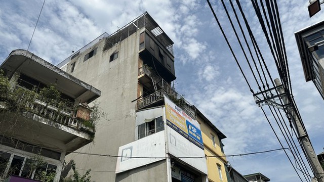 2 cháu nhỏ tử vong do cháy ở Định Công Hạ bình thường ở nhà nội, chủ nhật đến nhà ngoại chơi thì gặp nạn - Ảnh 2. 2 cháu nhỏ tử vong do cháy ở Định Công Hạ bình thường ở nhà nội, chủ nhật đến nhà ngoại chơi thì gặp nạn - Ảnh 2.