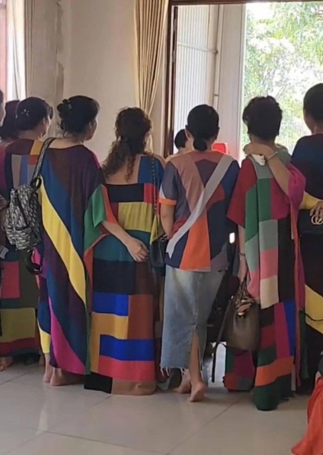 Mệt mỏi vì tiếp khách không mời, mẹ ông Thích Minh Tuệ mong con trai được sang Ấn Độ tu tập- Ảnh 2. Mệt mỏi vì tiếp khách không mời, mẹ ông Thích Minh Tuệ mong con trai được sang Ấn Độ tu tập- Ảnh 2.